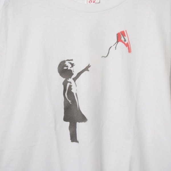 画像11: 【HUGGER Mサイズのみ】o.k　AJ1 feat. Banksy S/S TEE (11)