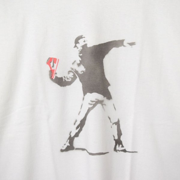 画像12: 【HUGGER Mサイズのみ】o.k　AJ1 feat. Banksy S/S TEE (12)