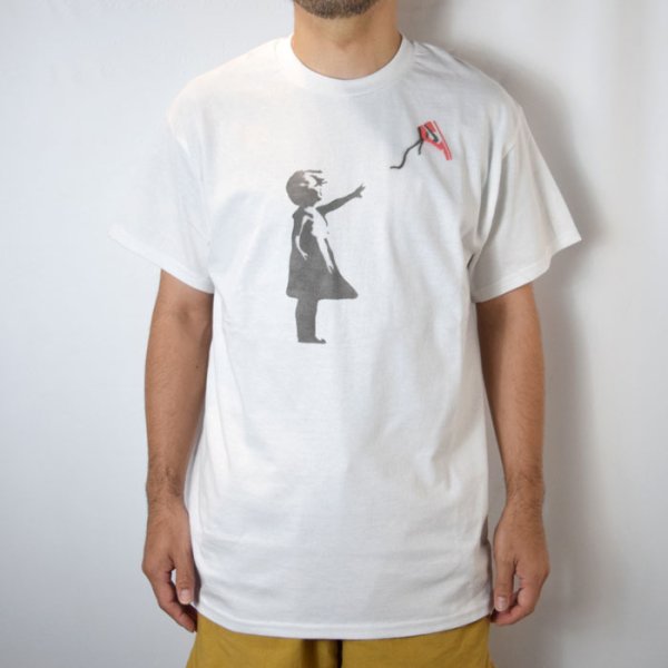 画像3: 【HUGGER Mサイズのみ】o.k　AJ1 feat. Banksy S/S TEE (3)